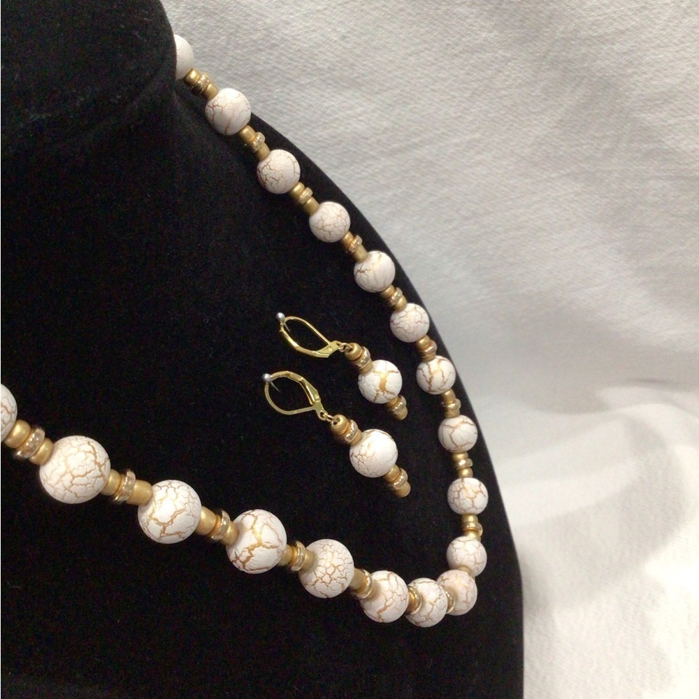 Chic Gold and Cream Beaded Necklace and Earring Set - Picture 8 of 12